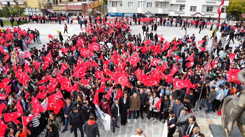 Cumhuriyetimizin 100. Yılı İçin Dev Bayrağımızla Yürüdük